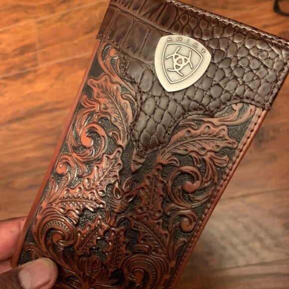 Men's Oak Embossed Rodeo Wallet - Picture 7 of 12